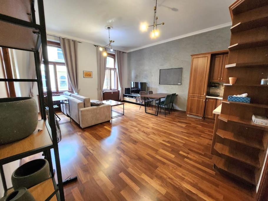 Spacious Apartment 6Min From The Dancing House Prag Exterior foto