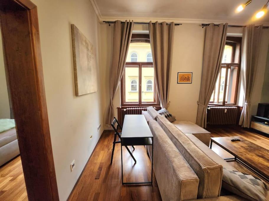 Spacious Apartment 6Min From The Dancing House Prag Exterior foto